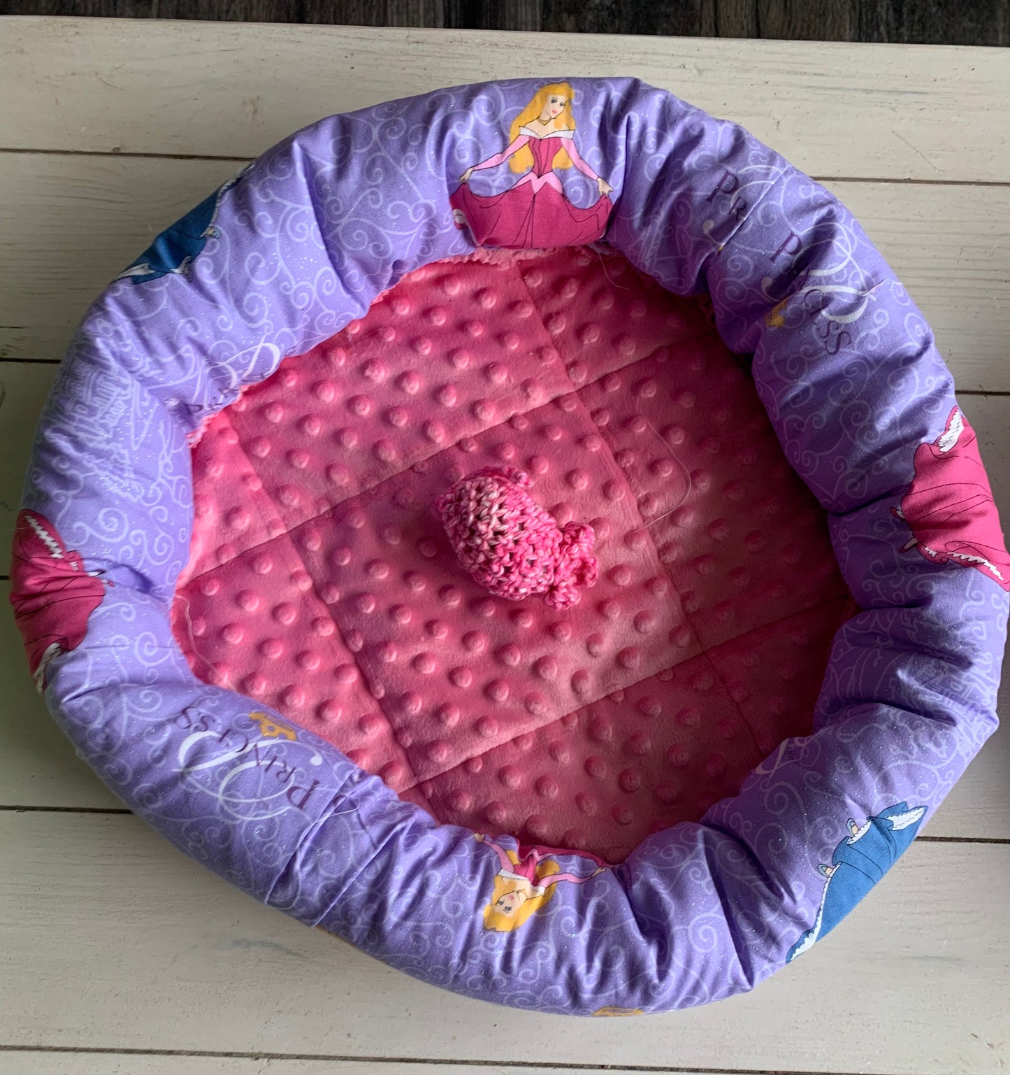 Princess cat bed & catnip mouse combo